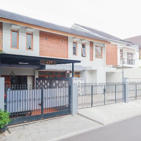 Oyo 2196 Ss Homes Yakarta Exterior foto